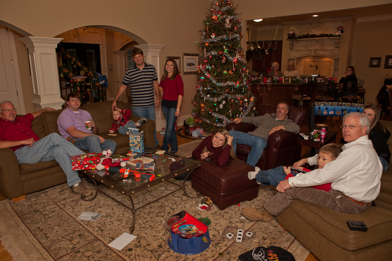 Dan Gibson, Kyle Kimsey, David Kish, Jay Gibson, Brittany Gibson, Morgan Gibson, Joe Gibson, Grant Kish, Bill Gibson, Ashton Gibson.  In kitchen: Leigh Kish, Terri Leigh Gibson, Becky Gibson & Kristi Gibson